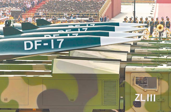 解放軍東風-17飛彈方隊。（新華社資料照片）