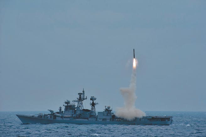 12月1日，印度海军发布成功试射「布拉莫斯」（BrahMos）反舰飞弹。（取自印度海军官方推特）
