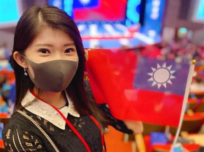 绿高雄议员吐「惊天干话」正妹李明璇首吐心声。(图/翻摄自李明璇脸书)