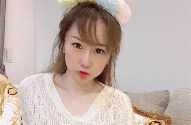 T妹以说话辛辣风格加上火辣身材闻名。（图／Tiffany Chen T妹 粉丝团脸书）