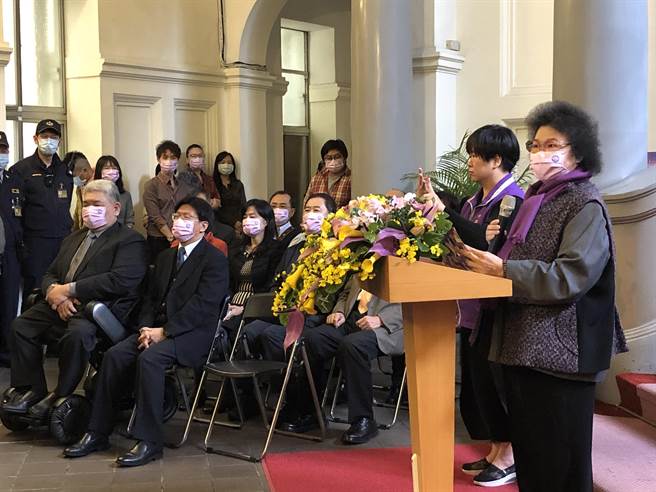 监察院长陈菊上午出席「国际人权日主题特展暨《行过黑暗之路》首映」。（赵婉淳摄）