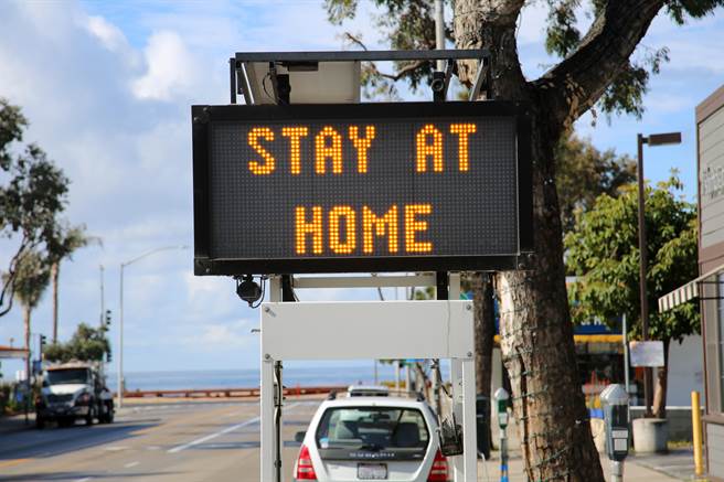 加州人口近4000万，2日单日确诊1万8591例，过去7天平均单日确诊1万5121例，这是3月疫情爆发以来的新高。(图/shutterstock)