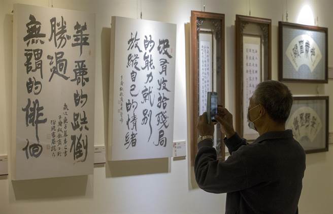 浴砚游墨─林钦商还历书法展在12月2日至9日于国父纪念馆3楼仙艺廊展出，对书法有兴趣的民眾，可以前往看展。（陈麒全摄）