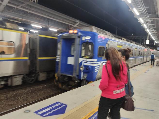 38歲古姓男子6月25日在103次自強號列車上，疑似情緒不穩，嗆聲「我有能力殺害全車廂的人」、「你們全車都被我綁架了」，遭檢方依照恐嚇公眾罪嫌提起公訴。（賴佑維攝）