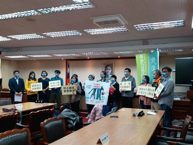 时代力量及环团上午举行记者会(张理国摄)