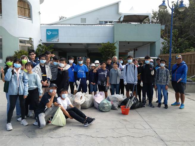 海洋无塑爱大安！今年有78个民间团体，超过5000人次参与大安净滩，共清理出101.7吨的人为垃圾。（台中市观旅局提供／王文吉台中传真）