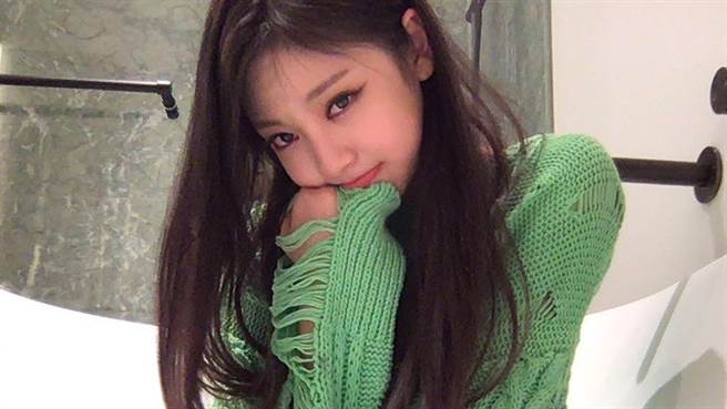 aespa最小成员寧寧示范下衣失踪超火辣。（图／IG@aespa_official）