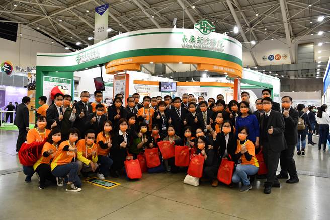 长庚医院团队参加医疗科技展。（长庚提供）