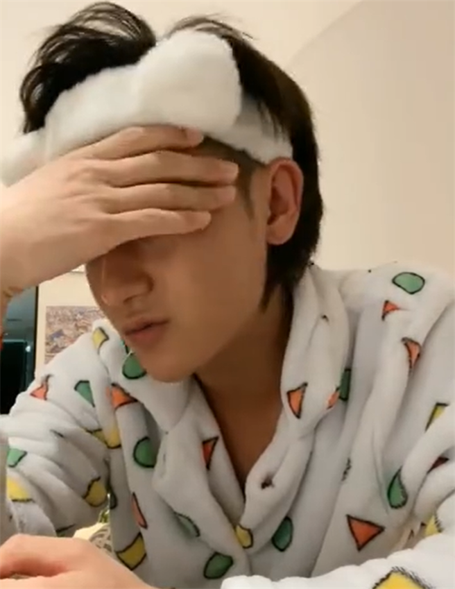 事后黄子韬看到自己的表现也称完全「失忆」 (图/ 黄子韬微博)