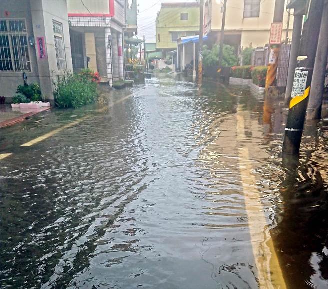 东港镇大潭里逢雨必淹，屏东县政府与立委周春米争取1.48亿元进行排水改善工程，预计明年3月动工。（立委周春米办公室提供／潘建志屏东传真）
