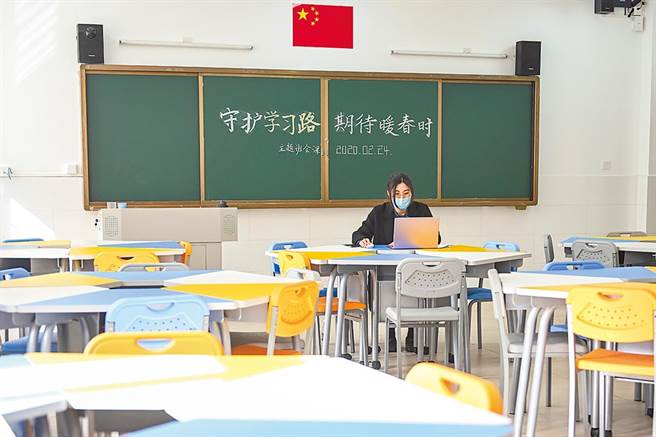 2015年，大陆安徽发生震惊社会的小学副班长勒索、逼迫同学吃排泄物事件。(示意图／中新社资料照)