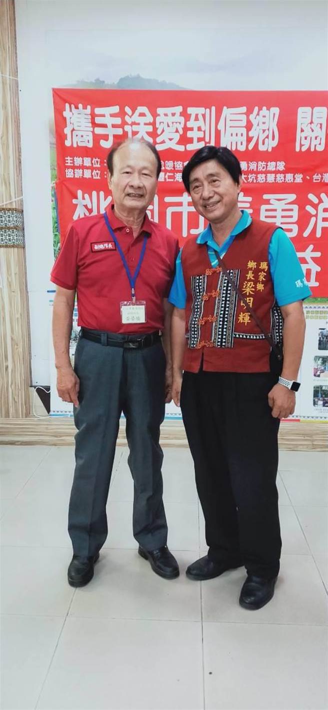 今年在义消总队黄副总队长与桃园市寒冬送暖协会理事长李骏宏及协会干部会员的号召及抛砖引玉下，结合了桃园在地许多善心资源送爱到偏乡。（姜霏翻摄）