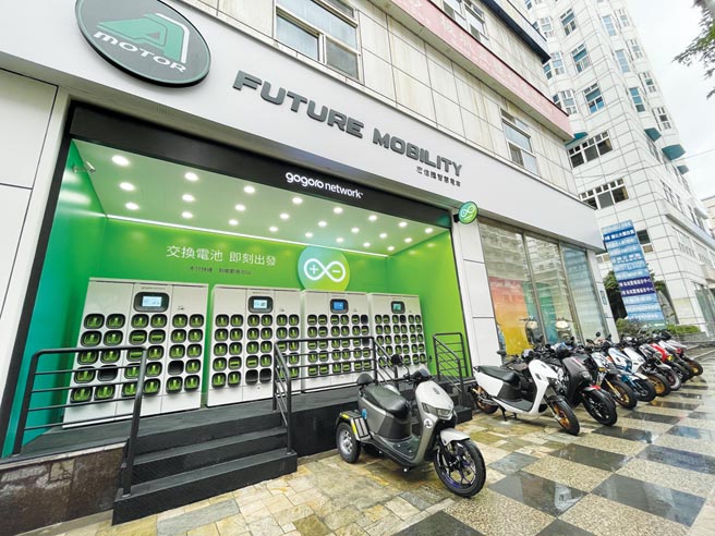 宏佳腾土城明德门市建置更高换电效率的第三代超级电池交换站，换电超便利。图／宏佳腾提供