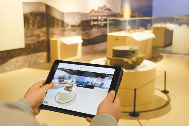 十三行博物馆线上数位博物馆浏览量倍数成长，今年突破11万人次，运用线上系统民眾无论身在何处，都可有「整个城市都是我的博物馆」的惊喜感。（戴上容摄）