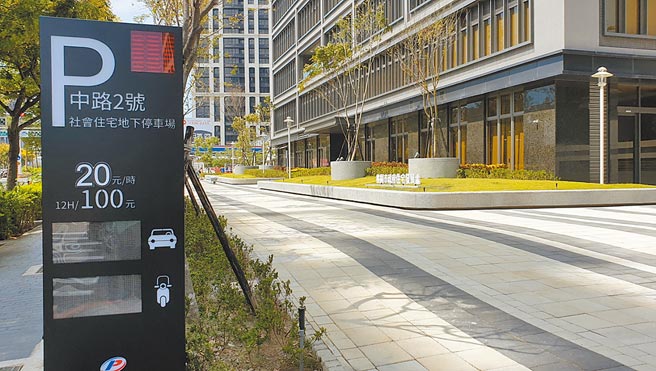 桃园首间社会住宅「中路2号」有5户缴不出房租，其中4户成功申请分期缴纳，有1户因多期未缴，住宅发展处已依法寄送存证信函，要求12月中前搬离。（蔡依珍摄）