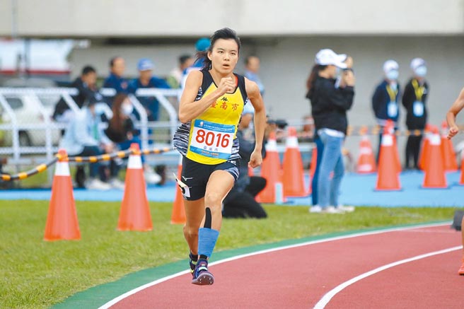 蔡品谊克服身体障碍，在田径中找到快乐，今年代表南市参加2020全障运，打破大会纪录。（蔡品谊提供／李宜杰台南传真）