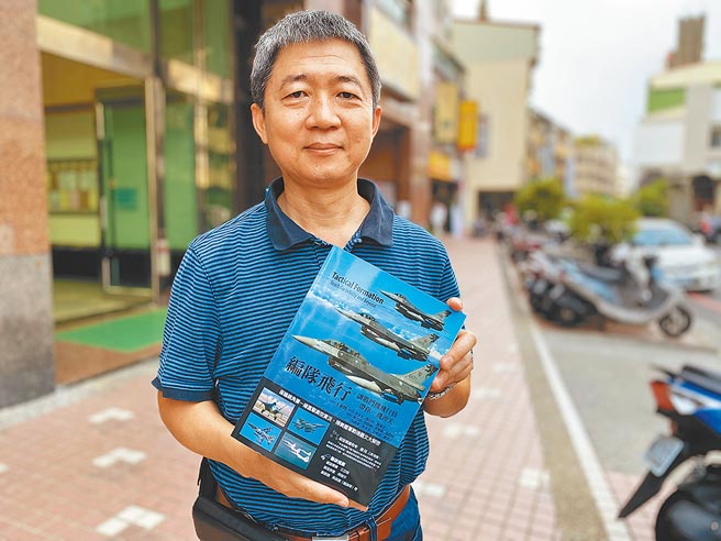 昔日翱翔天际的前F16战机中校飞官王永贤。（曹婷婷摄）