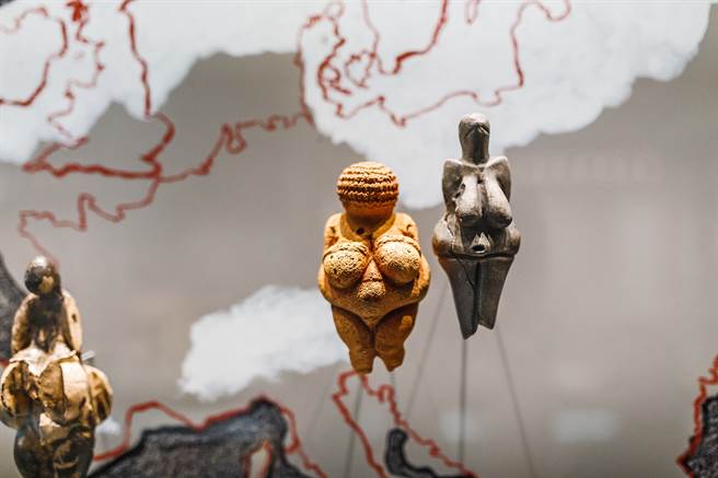 冰河時期的男性因食物不易取得，理想女性體態往往是泡芙女。圖為奧地利歷史博物館收藏的女神像。(圖/Shutterstock)