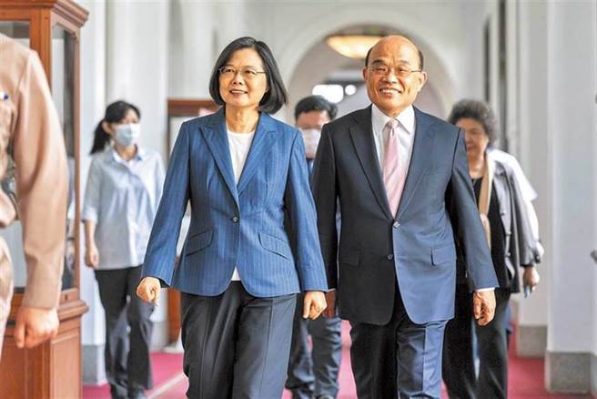 总统蔡英文（左）、行政院长苏贞昌。（总统府资料照片）