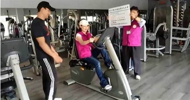 新北分署美女执行官卢秀虹不仅为执行署拍卖上镜，还曾因施展回马枪管收让义务人崩溃缴清欠税。（图／翻摄新北分署脸书）