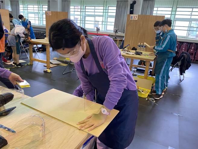 新北生科创意竞赛女力大爆发，参赛者女性占36％创新高。（新北市教育局提供）