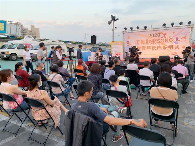 高雄凯旋青年夜市5日与市府合办「好人好市」活动雪耻，祭出促销优惠、摸彩活动，要让民眾有感。（柯宗纬摄）