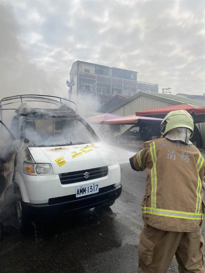 台南市白河区5日上午发生遶境火烧车意外，造成1名9岁女童因逃生不及惨遭烧死。（读者提供／李宜杰台南传真）