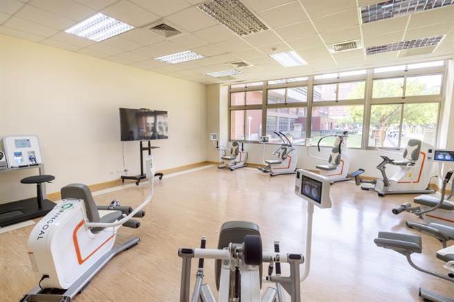 台南长荣大学近日新建「智慧环状健身中心」。（校方提供／李宜杰台南传真）