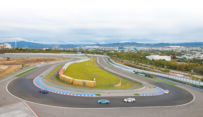 台湾赛车界大事，丽宝赛车场即将于明年4月底5月初正式营运，它也是全台唯一一座FIA国际认证的赛车场，赛道特色是弯道多而刁钻。（黄国峰摄）
