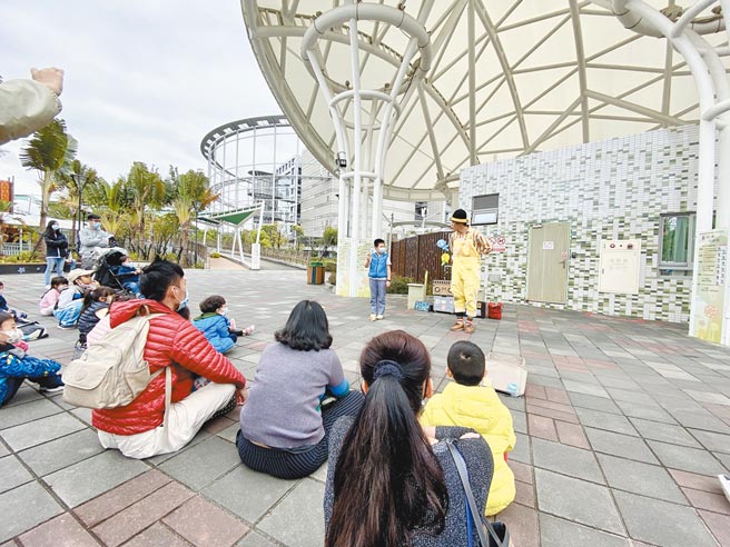 台北市议员张斯纲抨击北捷，营运绩效不好，还忙着发员工年终奖金，要求检讨奖金发放制度。（本报社资料照片）