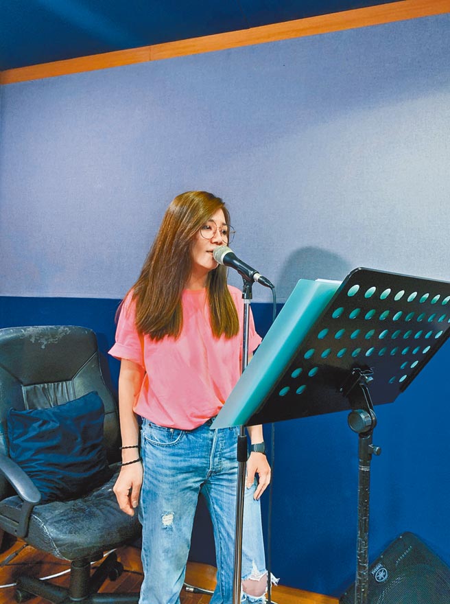 梁静茹近期为演唱会全心投入练唱。（超级圆顶提供）