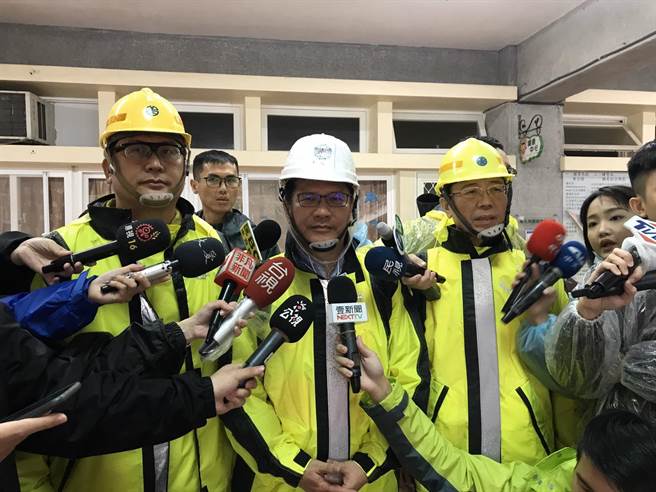 交通部长林佳龙坦言，救援困难要延后一周通车。（陈彩玲摄）