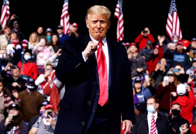 美国总统川普5日在乔治亚州的造势大会上表示，「如果我输了，我会是非常优雅的输家。」（图／路透社）