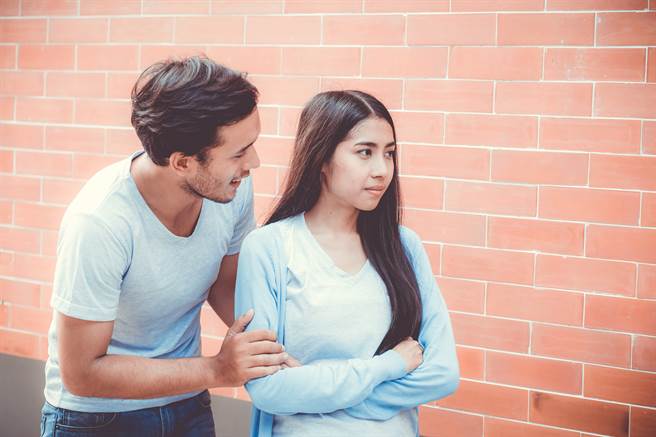 射手座、白羊座、巨蟹座无法抵抗「欲擒故纵」的招式，越不理不睬就越吸引他们的注意。(示意图/达志影像)