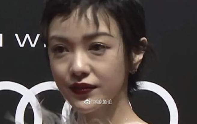 郭采洁红毯无修照流出。（图／微博@游鱼论）