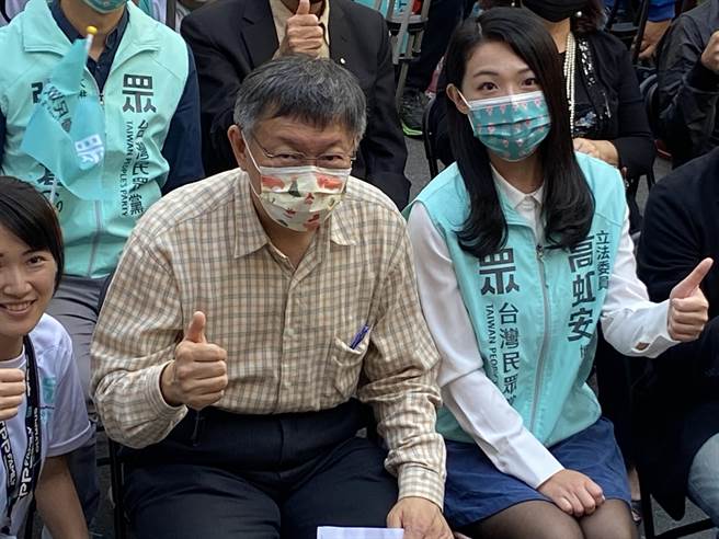 台北市長柯文哲6日來台中市出席活動時表示，他下午即會親赴中捷位在北屯區的機廠了解況故障原因。（盧金足攝）