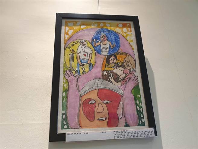 阳光基金会桃竹中心于桃园市兴光堡垒举行脸部平权画作展览，持续至12月底。(蔡依珍摄)