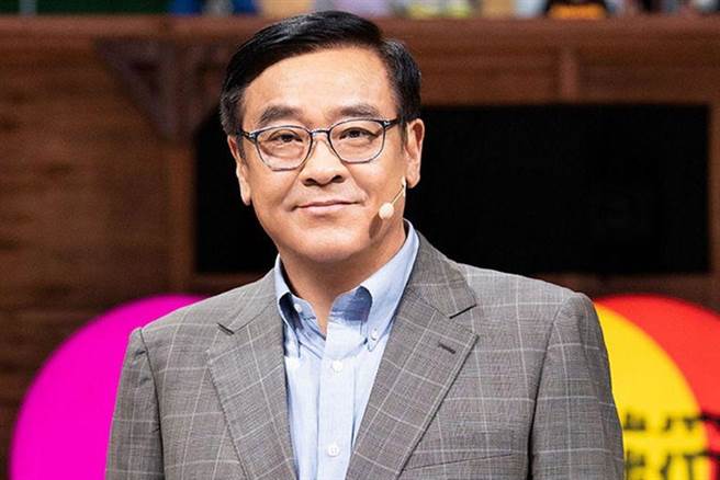 尔冬陞因骂哭郭敬明在网路上掀起讨论 (图/ 微博)