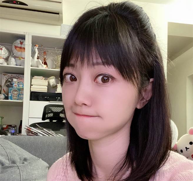 高嘉瑜在脸书上曝光自己的新造型。(翻摄自高嘉瑜脸书)