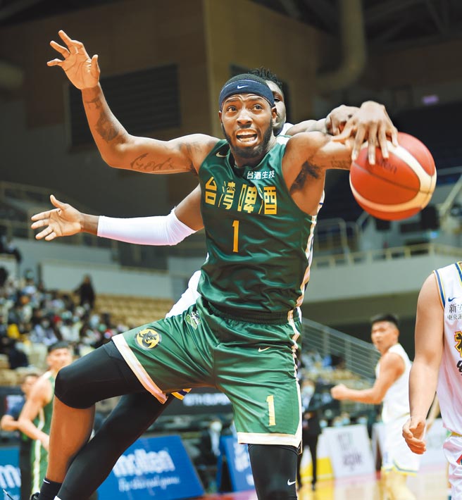 台啤新洋将米勒昨在SBL处女秀拿下23分、14篮板，表现相当出色。（中华篮协提供）