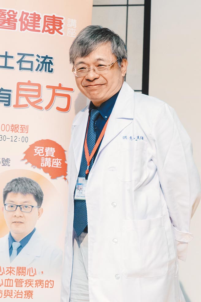 新光醫院心臟內科主任洪惠風分享「年紀越大血壓就該越高嗎？」民眾反應熱烈。（郭吉銓攝）