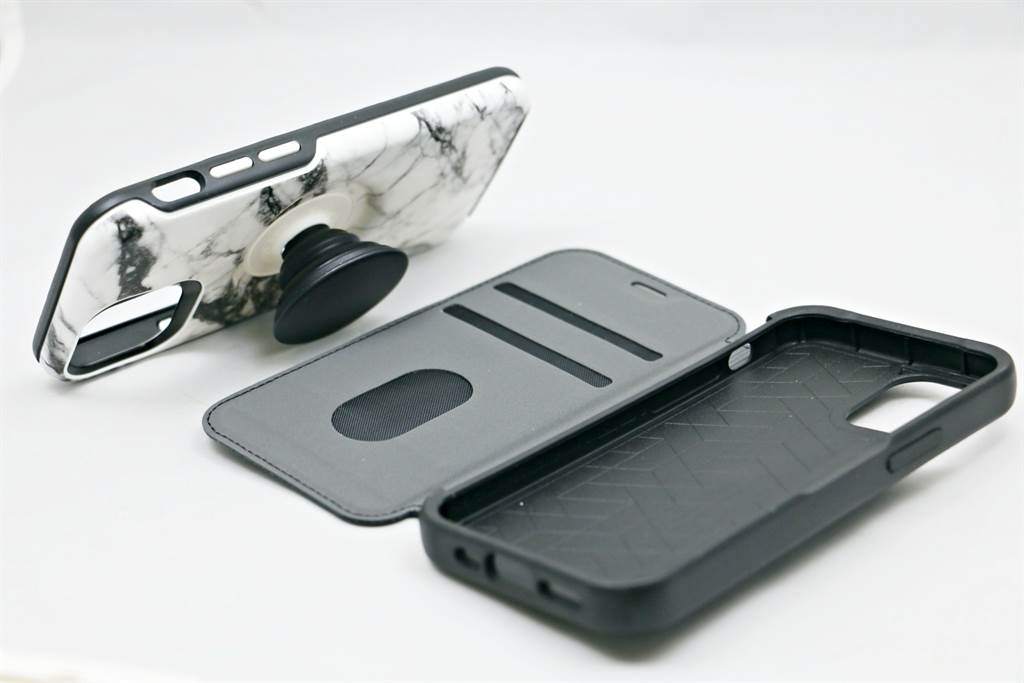 Otterbox專為iPhone 12 mini推出多款保護殼。(黃慧雯攝）