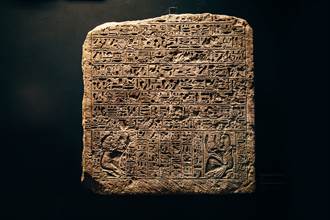 5000年前巨石刻神秘象形文字 專家破譯驚：不尋常