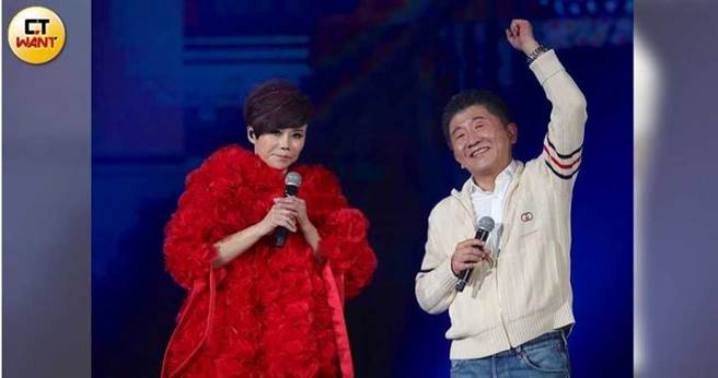 卫福部长陈时中身为防疫大将民间声量颇高，甚至受邀担任艺人詹雅雯演唱会嘉宾，也因此被认为是2022代表民进党角遂台北市长的热门人选。（图／施岳呈摄）