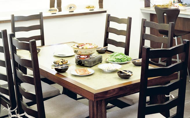 欧王远红外线卡式伴伴炉，轻巧不占空间，营业、家居、户外皆宜。图／界龙工业公司提供