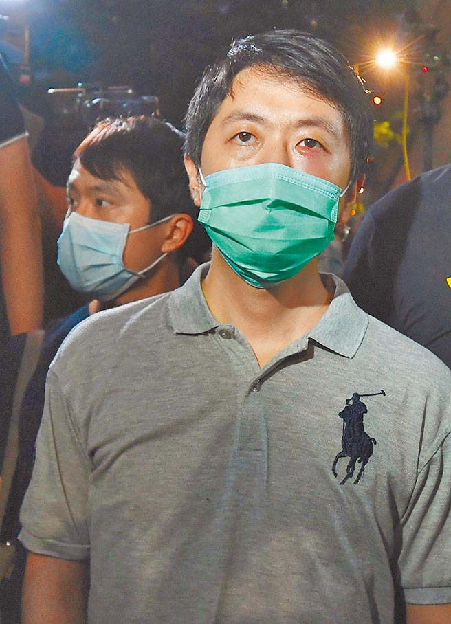 涉及多宗案件，正在保释当中的立法会前议员许智峯，在社交媒体上表示将会流亡海外。（中新社）