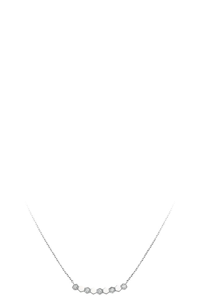 CHAUMET的Bee My Love白K金吊坠，9万5100元。（CHAUMET提供）