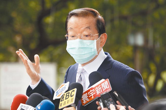 莱猪进口议题尚未告一段落，日本福岛县市食品何时开放又成为近期焦点，外界认为开放日本食品为台湾加入CPTPP的门票，驻日代表谢长廷（中）5日出席「2020高座台日交流大会」前受访表示，日方没有这样说，但CPTPP是高标准的自由贸易组织，因此若对食品未採取国际标准，「当然是会有影响」，日方没有这样说，「但我个人觉得都有关系」。（张铠乙摄）