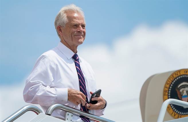 涉利用公职影响选情 川普顾问纳瓦洛遭控违法(图/路透)