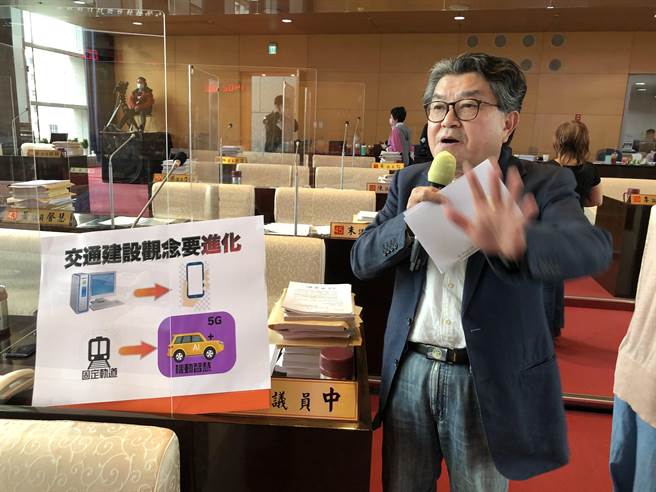 市议员李中建议台中超前部署5G城市，提高交通建设效率与效能。（陈世宗摄）